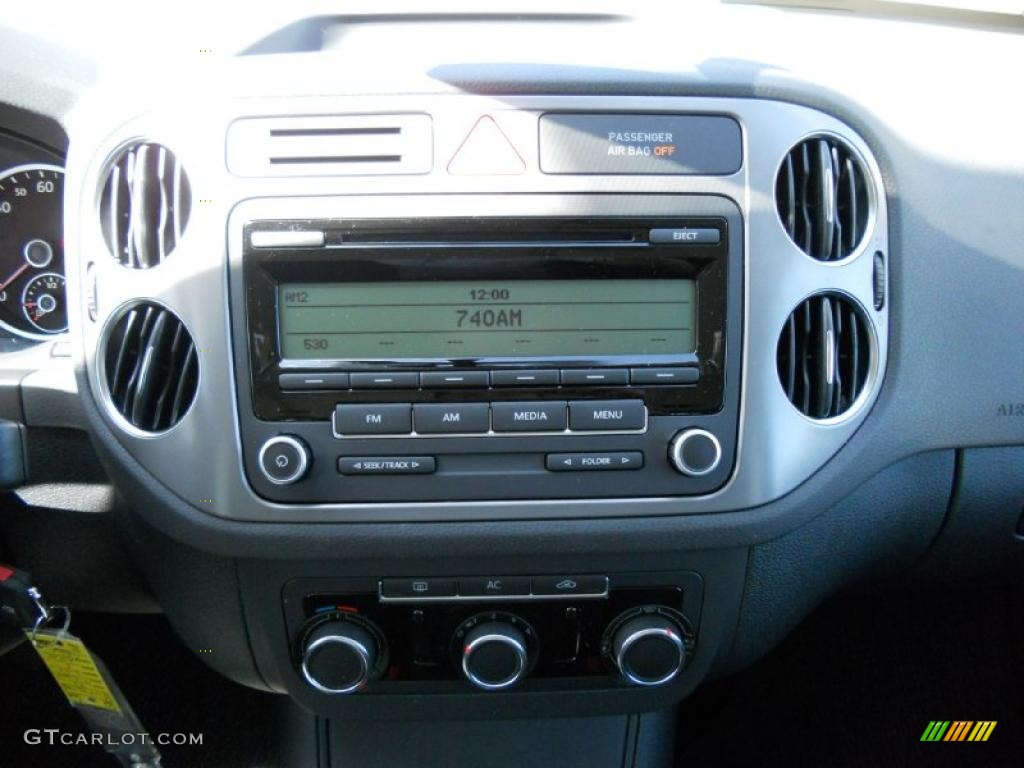 2011 Tiguan S - Alpine Gray Metallic / Charcoal photo #17