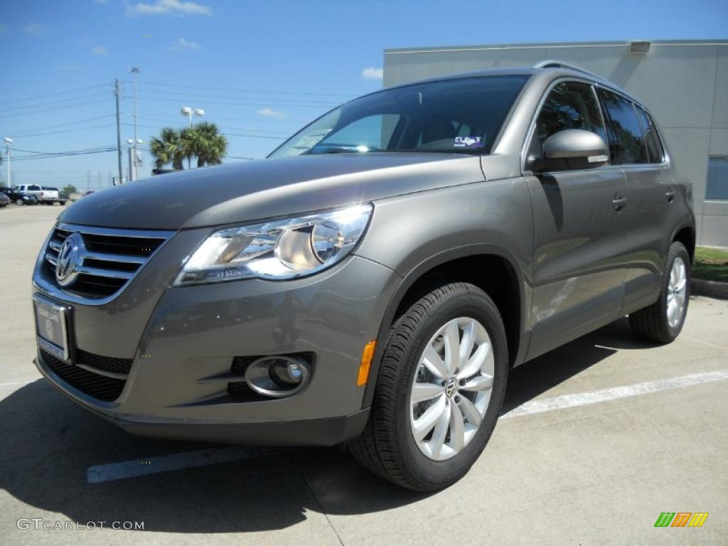 Alpine Gray Metallic 2011 Volkswagen Tiguan SE Exterior Photo #47671111