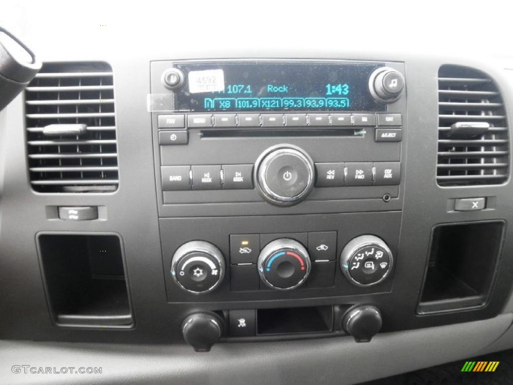 2011 GMC Sierra 1500 Crew Cab 4x4 Controls Photo #47672572