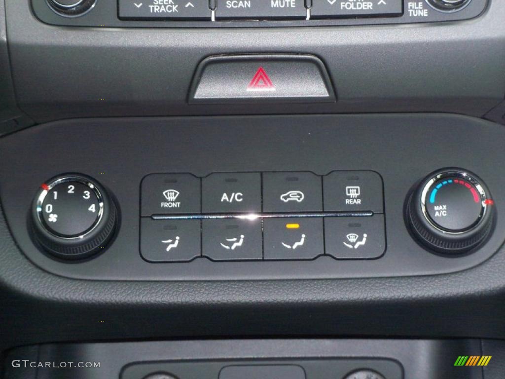 2011 Kia Sportage LX Controls Photo #47677345