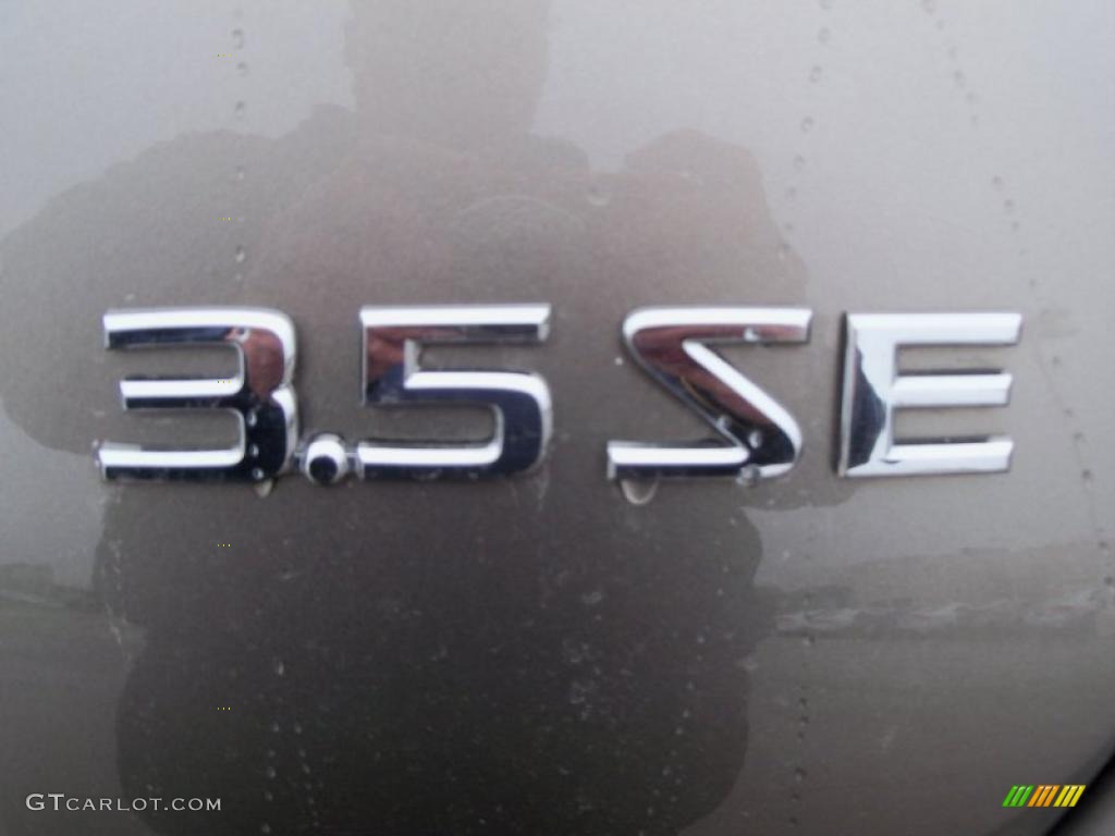 2005 Nissan Maxima 3.5 SE Marks and Logos Photos
