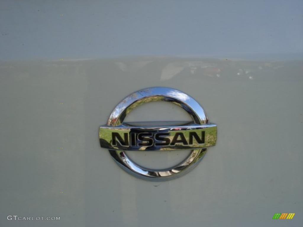 2010 Nissan Cube 1.8 S Marks and Logos Photos