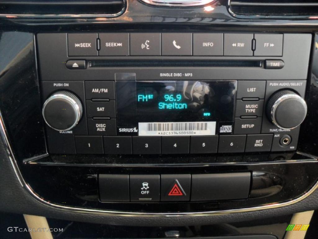 2011 Chrysler 200 Touring Convertible Controls Photo #47680003