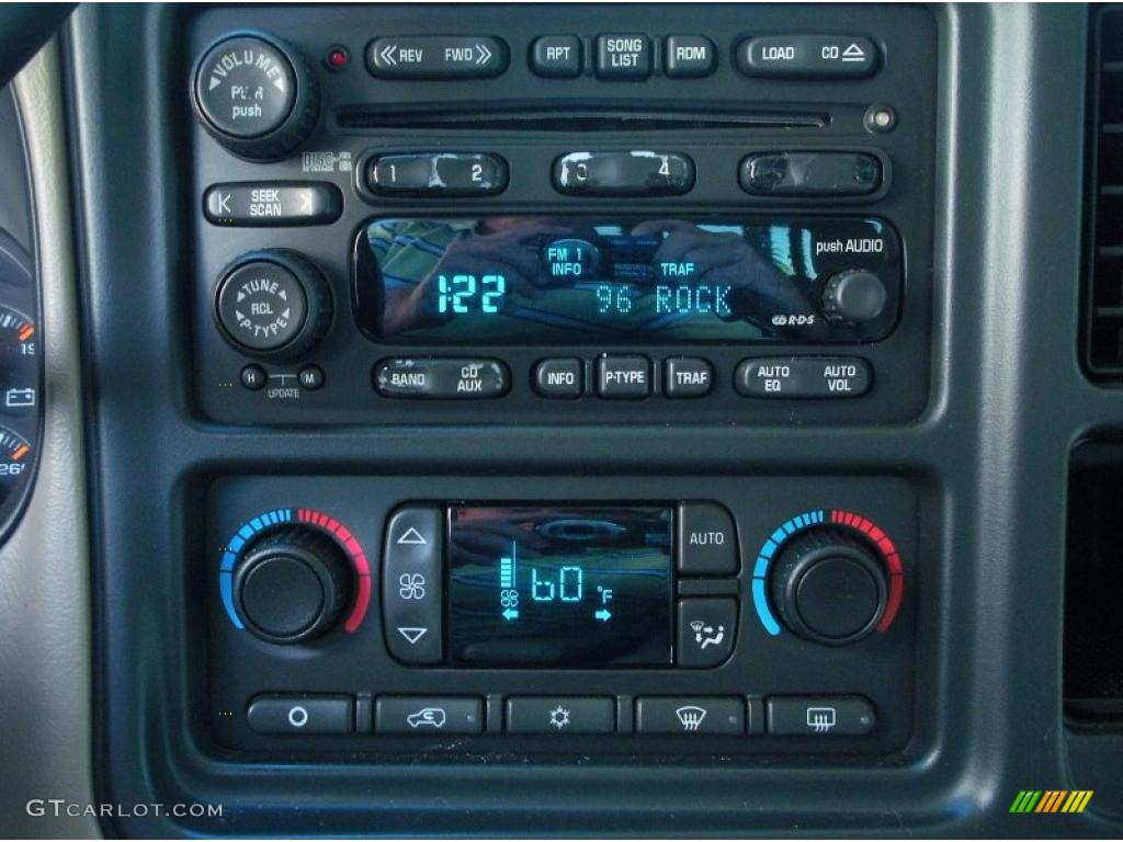 2003 Chevrolet Tahoe LS 4x4 Controls Photo #47680024