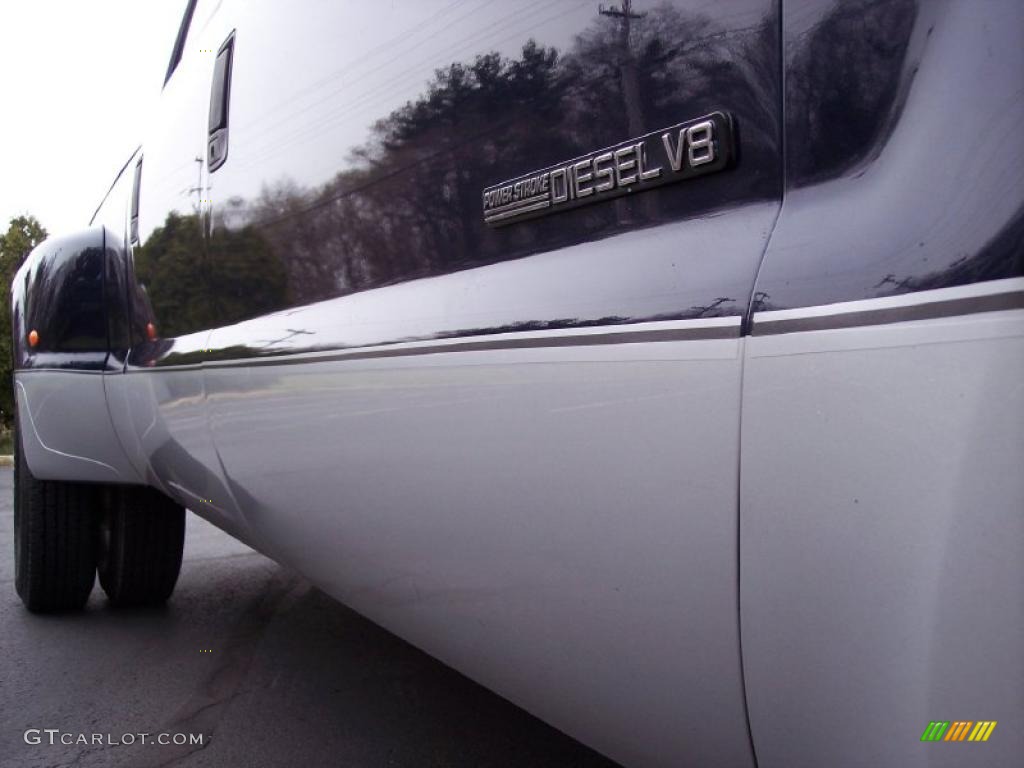 2002 Ford F350 Super Duty Lariat Crew Cab Dually Marks and Logos Photo #47681020