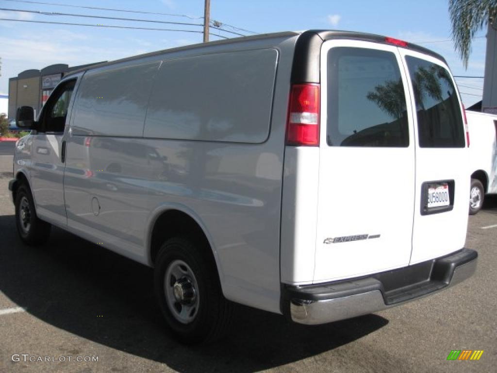 2008 Express 2500 Cargo Van - Summit White / Medium Pewter photo #4