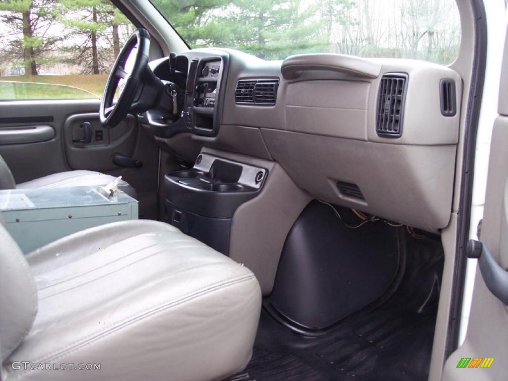 Neutral Interior 2000 Chevrolet Express G2500 Commercial Photo #47682097