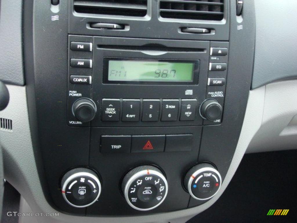 2008 Kia Spectra EX Sedan Controls Photo #47682283
