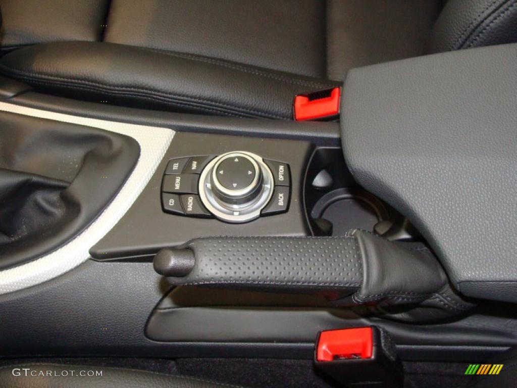 2011 BMW 1 Series 135i Coupe Controls Photo #47682355