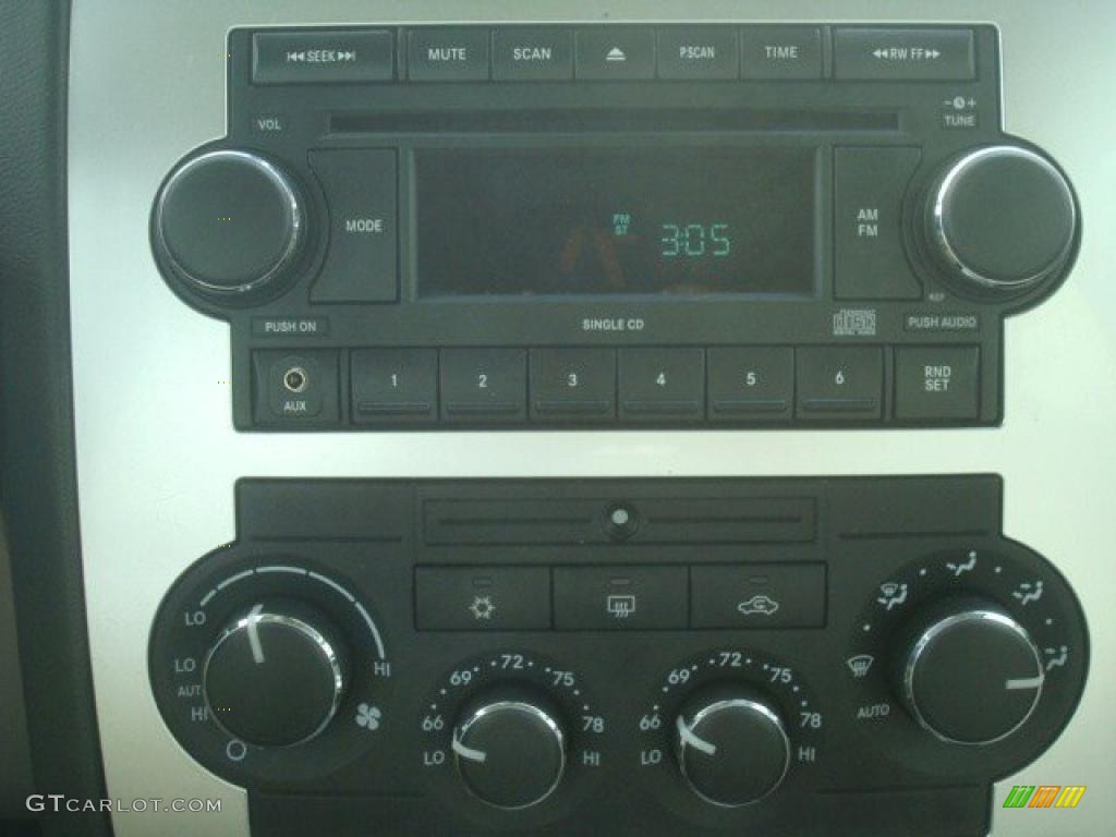 2007 Dodge Charger R/T AWD Controls Photo #47684341