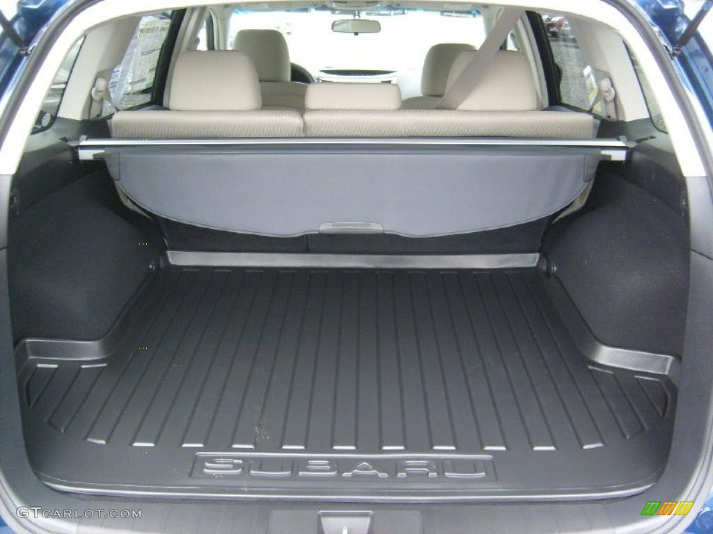 2011 Subaru Outback 2.5i Premium Wagon Trunk Photo #47684563