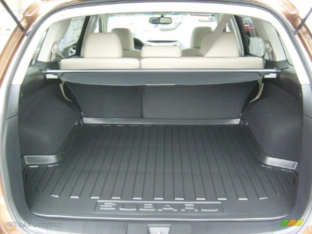 2011 Subaru Outback 2.5i Limited Wagon Trunk Photo #47685322