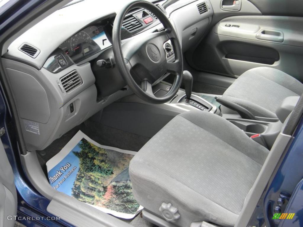 Gray Interior 2004 Mitsubishi Lancer ES Photo #47686036
