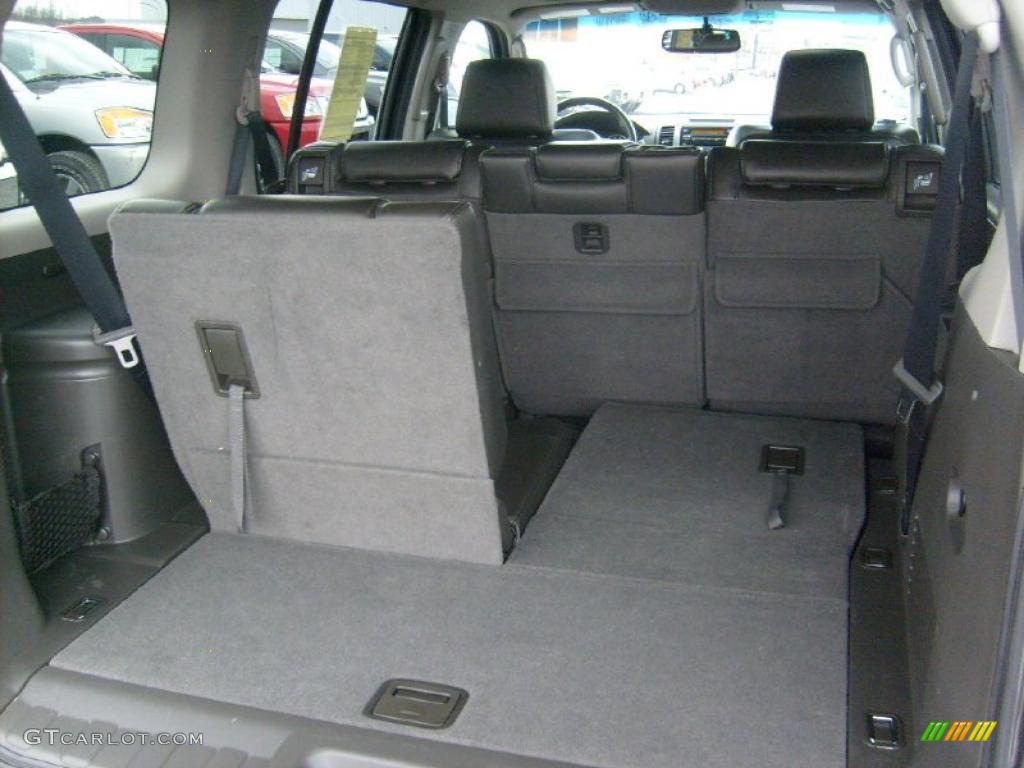 2007 Nissan Pathfinder LE 4x4 Trunk Photo #47686984