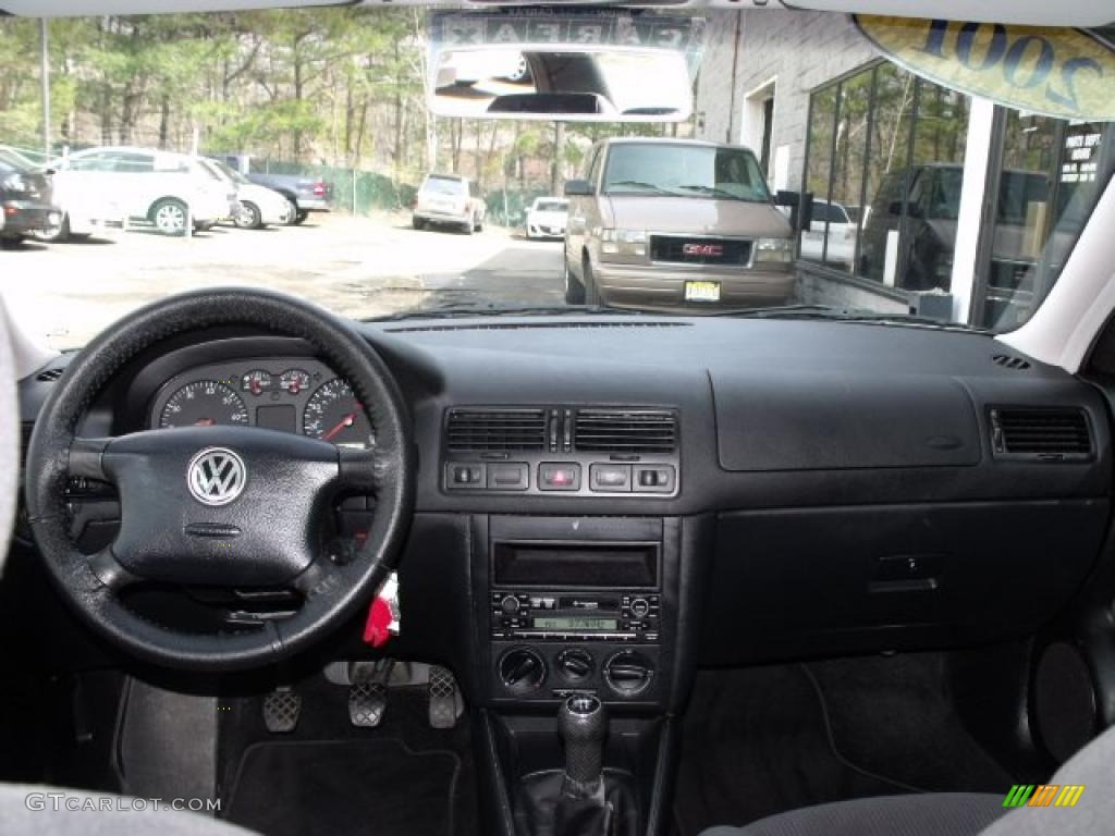 2001 Volkswagen Jetta GLS Sedan Black Dashboard Photo #47688316