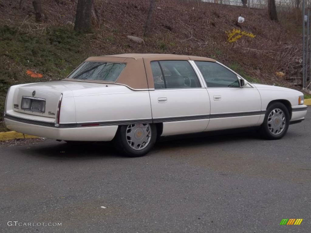 White 1996 Cadillac DeVille Sedan Exterior Photo #47689365