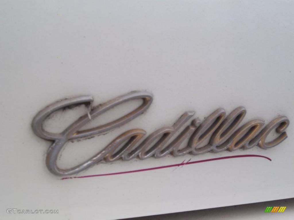 1996 Cadillac DeVille Sedan Marks and Logos Photo #47689395
