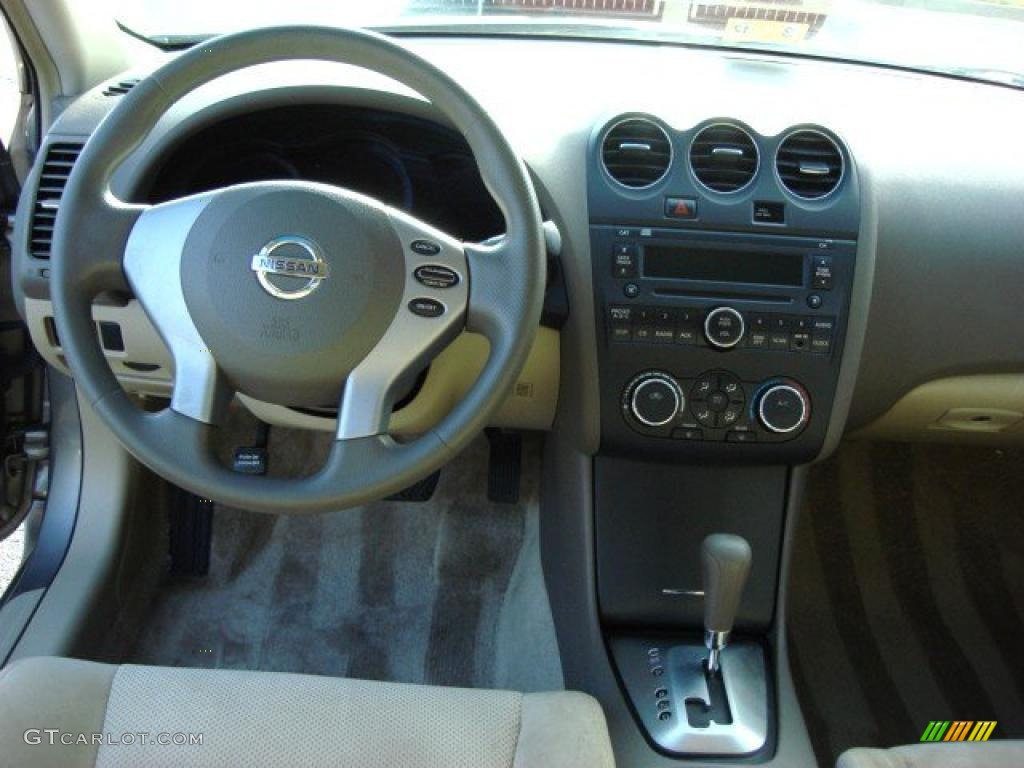 2008 Nissan Altima 2.5 S Blond Dashboard Photo #47689578