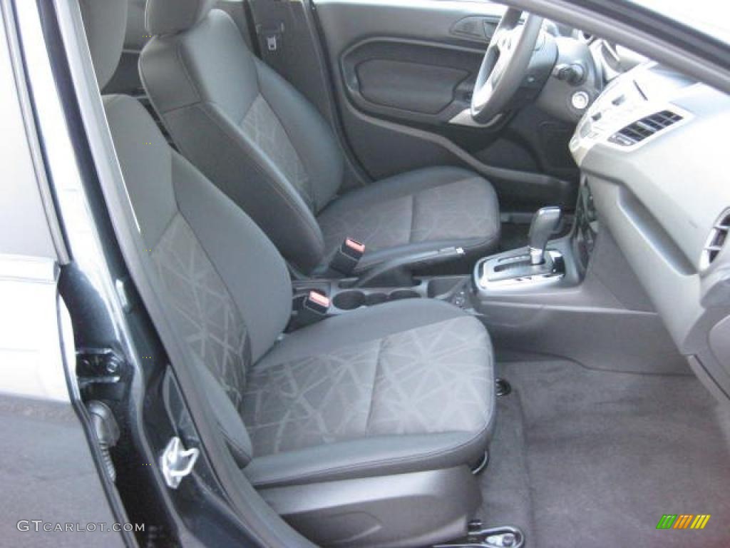 2011 Fiesta SE Sedan - Monterey Grey Metallic / Charcoal Black/Blue Cloth photo #18