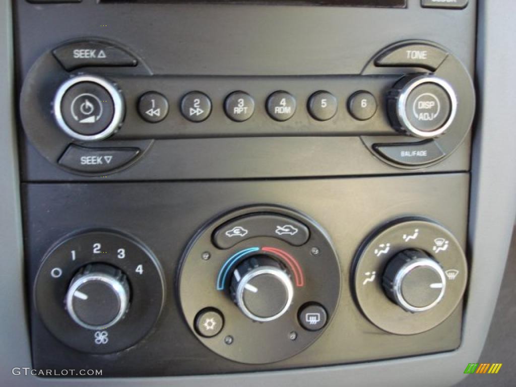 2007 Chevrolet Malibu LS Sedan Controls Photo #47690550