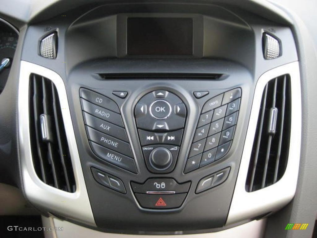 2012 Ford Focus SE 5-Door Controls Photo #47691393