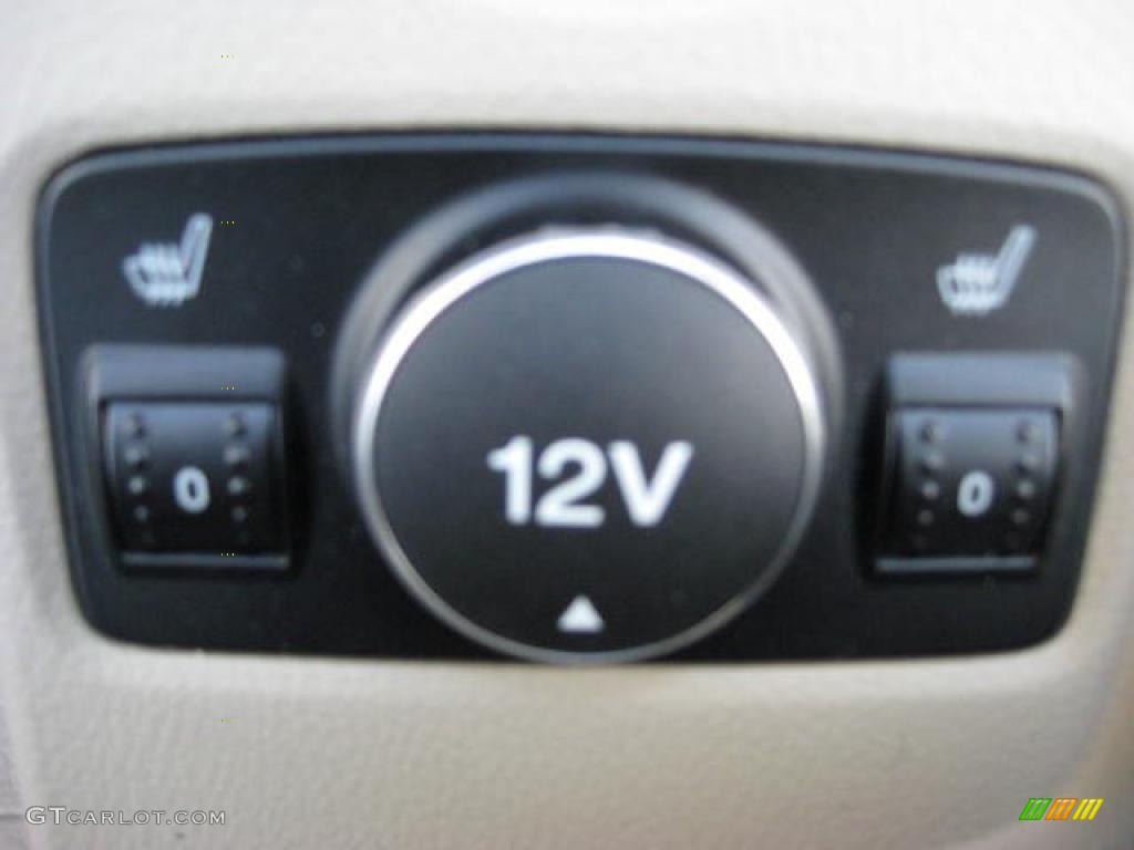 2012 Ford Focus SE 5-Door Controls Photo #47691438
