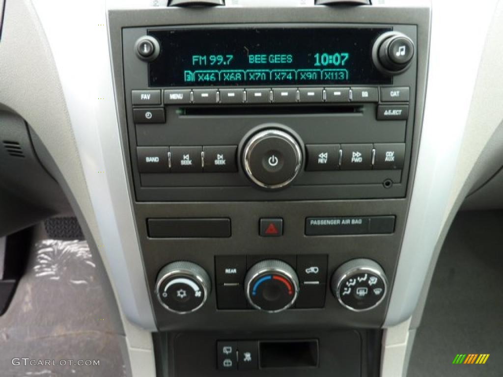 2011 Chevrolet Traverse LS AWD Controls Photo #47694711