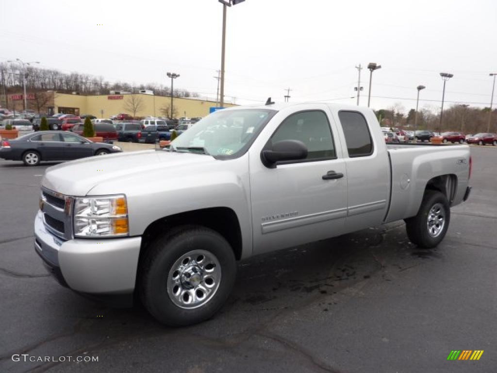 2011 Silverado 1500 LS Extended Cab 4x4 - Sheer Silver Metallic / Dark Titanium photo #3