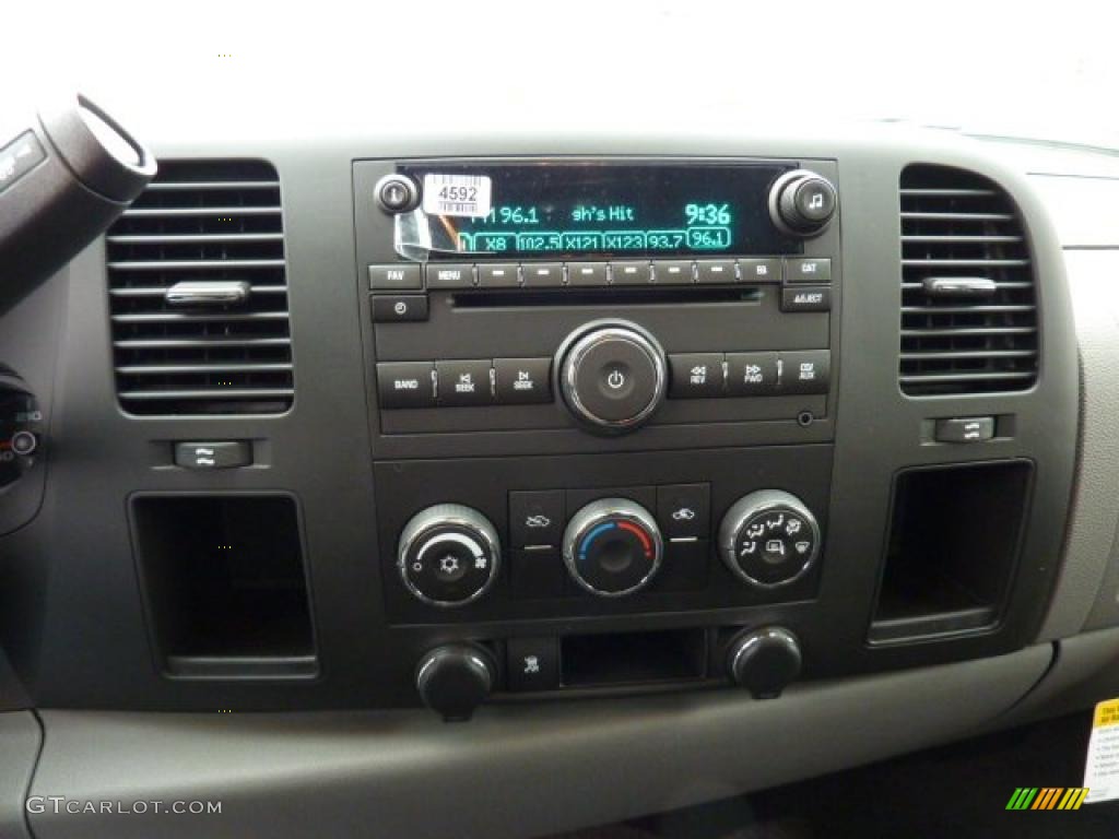 2011 Silverado 1500 LS Extended Cab 4x4 - Sheer Silver Metallic / Dark Titanium photo #17