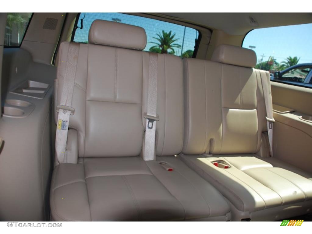 2007 Suburban 1500 LT - Silver Birch Metallic / Light Cashmere/Ebony photo #15