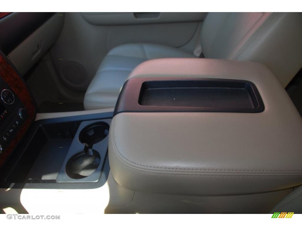 2007 Suburban 1500 LT - Silver Birch Metallic / Light Cashmere/Ebony photo #25