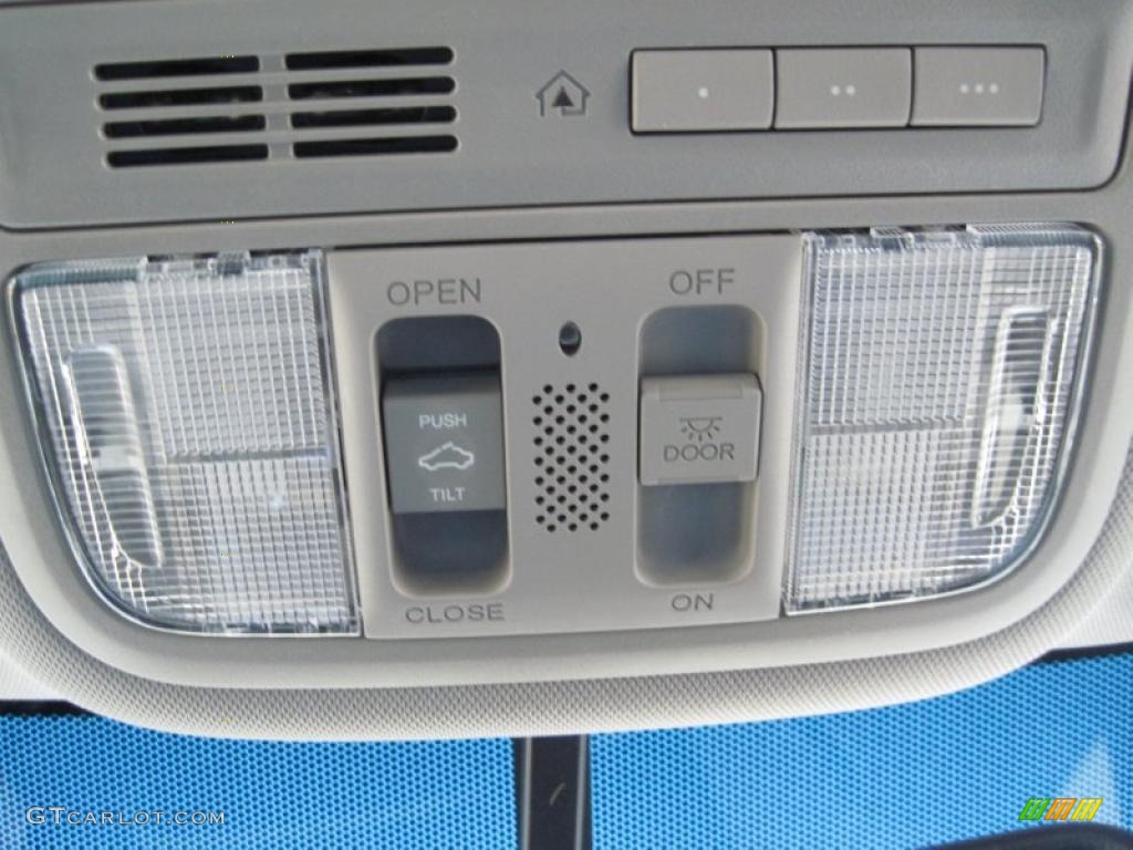 2011 Honda Odyssey EX-L Controls Photo #47696505