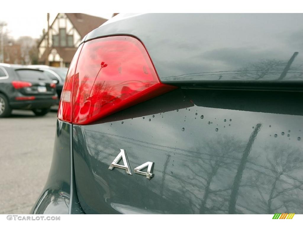 2010 Audi A4 2.0T quattro Avant Marks and Logos Photos