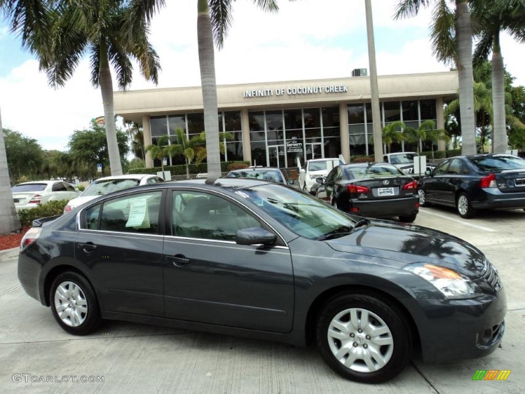 Dark Slate Metallic Nissan Altima