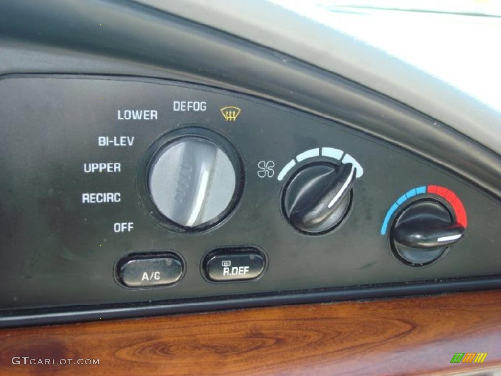1998 Oldsmobile Eighty-Eight LS Controls Photo #47707096