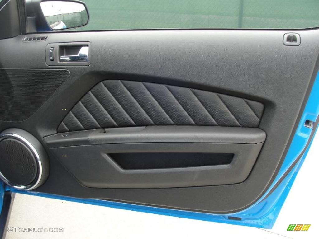 2010 Ford Mustang V6 Premium Coupe Charcoal Black Door Panel Photo #47710605