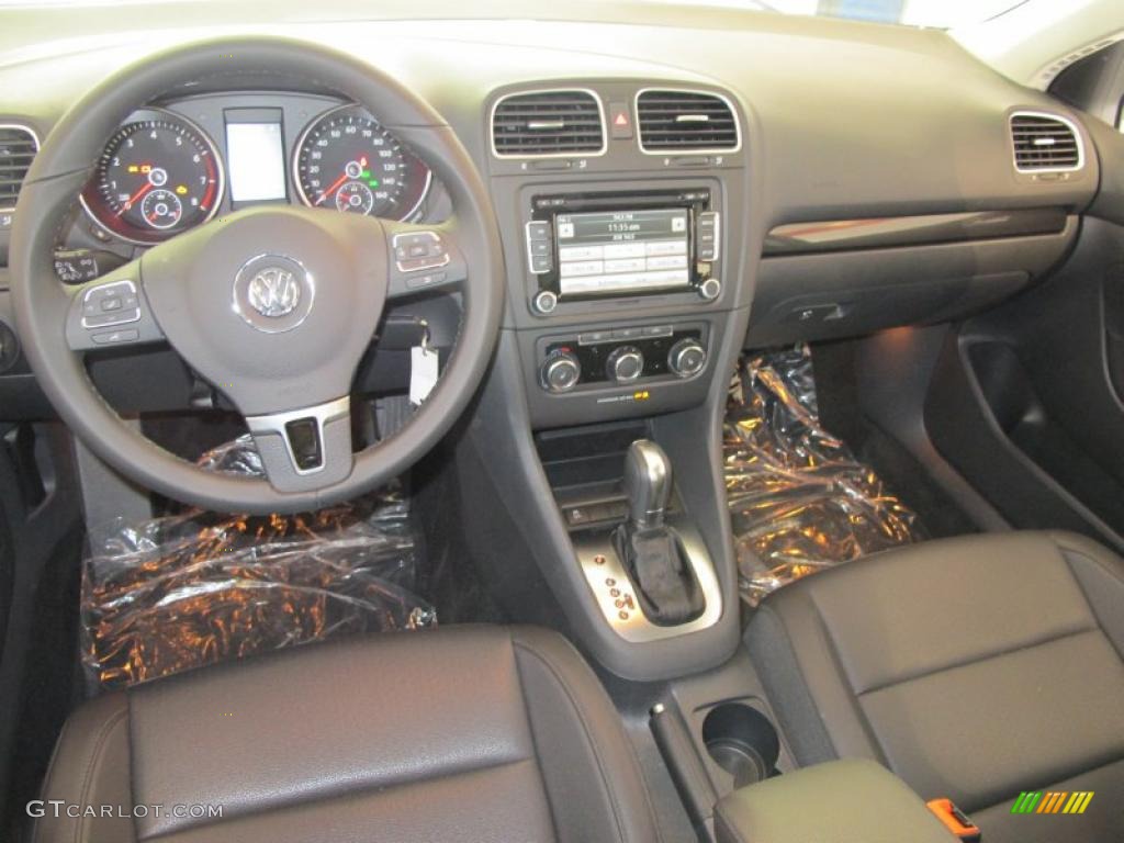 Titan Black Interior 2011 Volkswagen Jetta SE SportWagen Photo #47711400