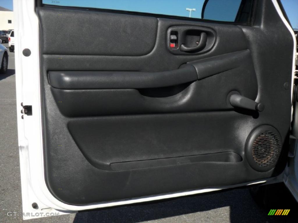2003 Chevrolet S10 LS Regular Cab Graphite Door Panel Photo #47711469