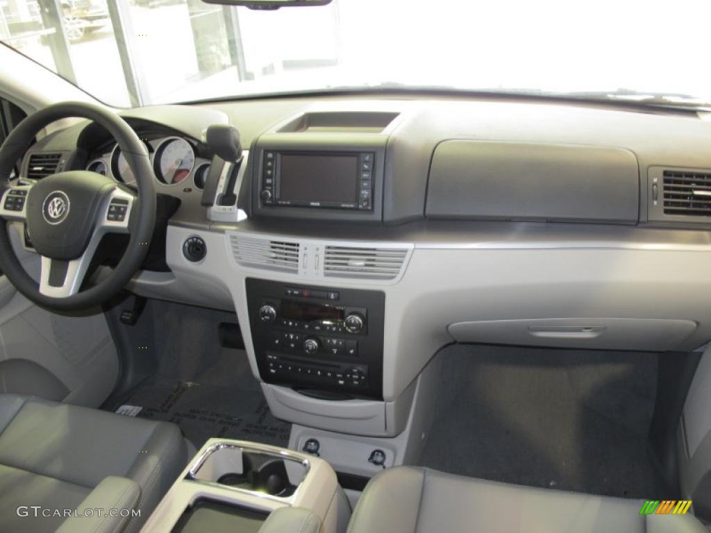Aero Gray Interior 2011 Volkswagen Routan SEL Photo #47711949