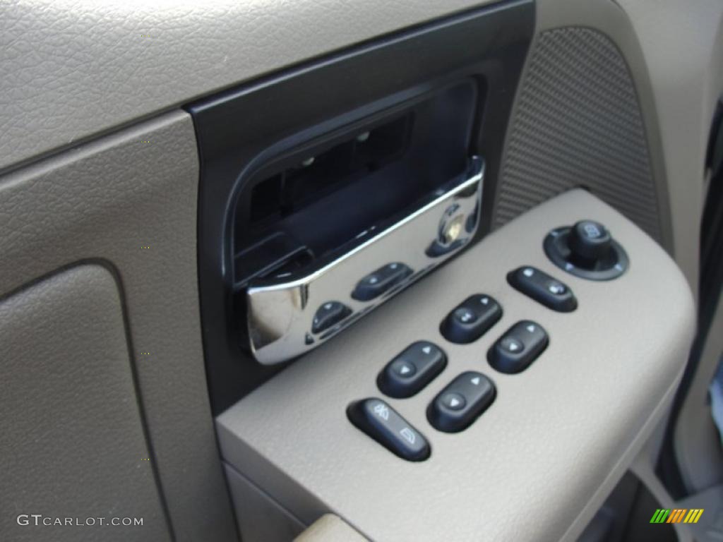2005 F150 XLT SuperCrew - Medium Wedgewood Blue Metallic / Tan photo #33