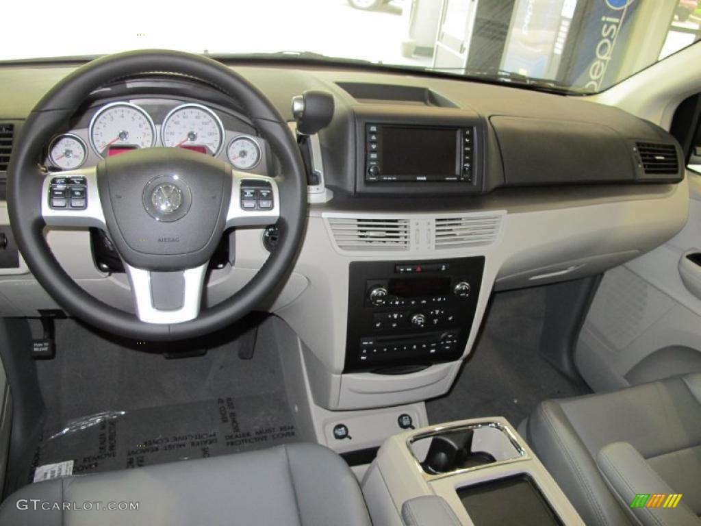 2011 Volkswagen Routan SEL Aero Gray Dashboard Photo #47712006