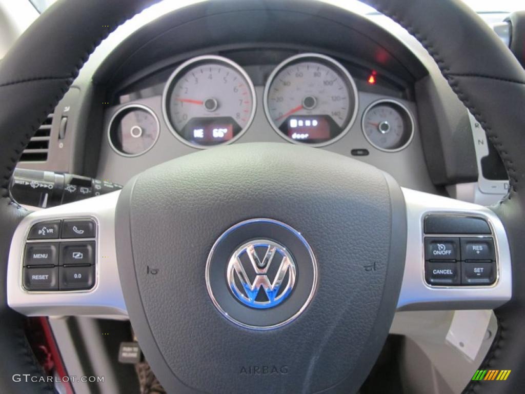 2011 Volkswagen Routan SEL Aero Gray Steering Wheel Photo #47712036