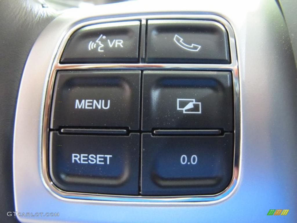 2011 Volkswagen Routan SEL Controls Photo #47712051