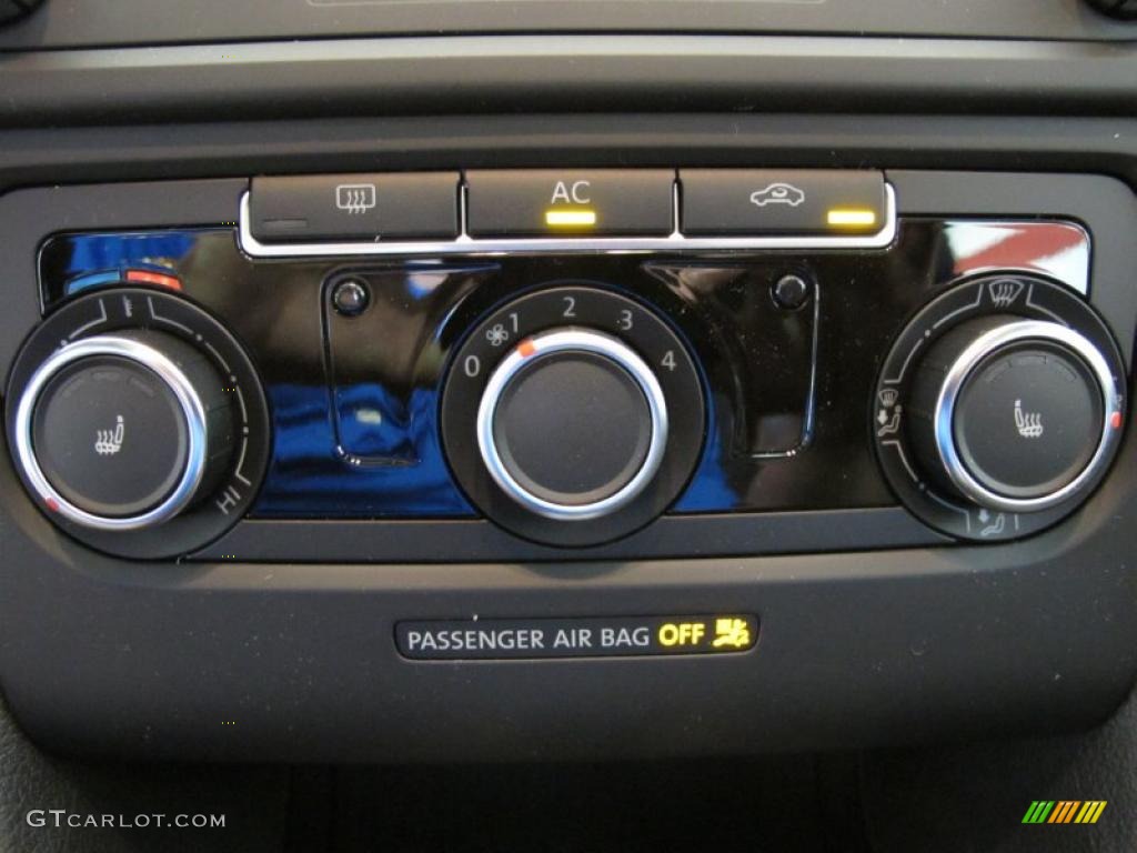 2011 Volkswagen GTI 4 Door Controls Photo #47713047