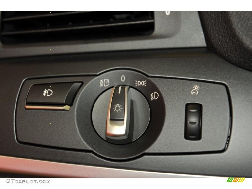 2011 BMW X3 xDrive 28i Controls Photo #47714457