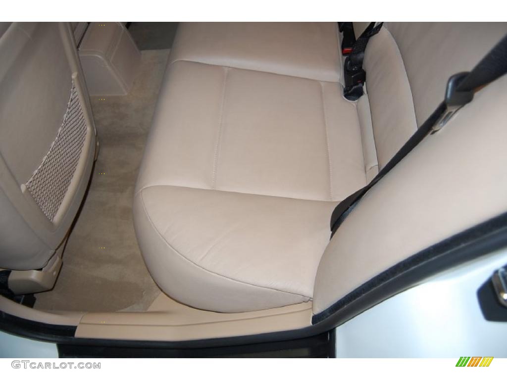 2005 3 Series 325i Sedan - Alpine White / Sand photo #24