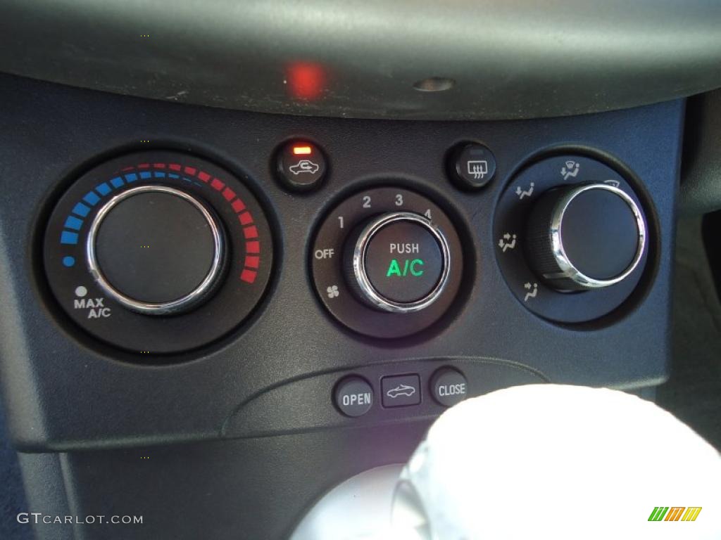 2008 Mitsubishi Eclipse Spyder GS Controls Photos