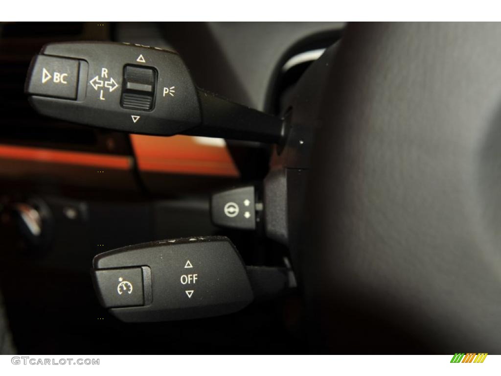 2010 BMW X6 xDrive50i Controls Photo #47725262