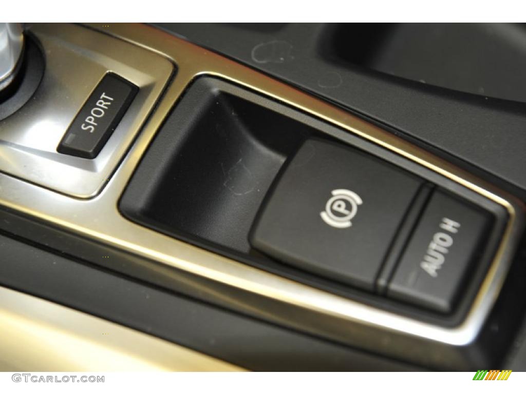 2010 BMW X6 xDrive50i Controls Photo #47725655