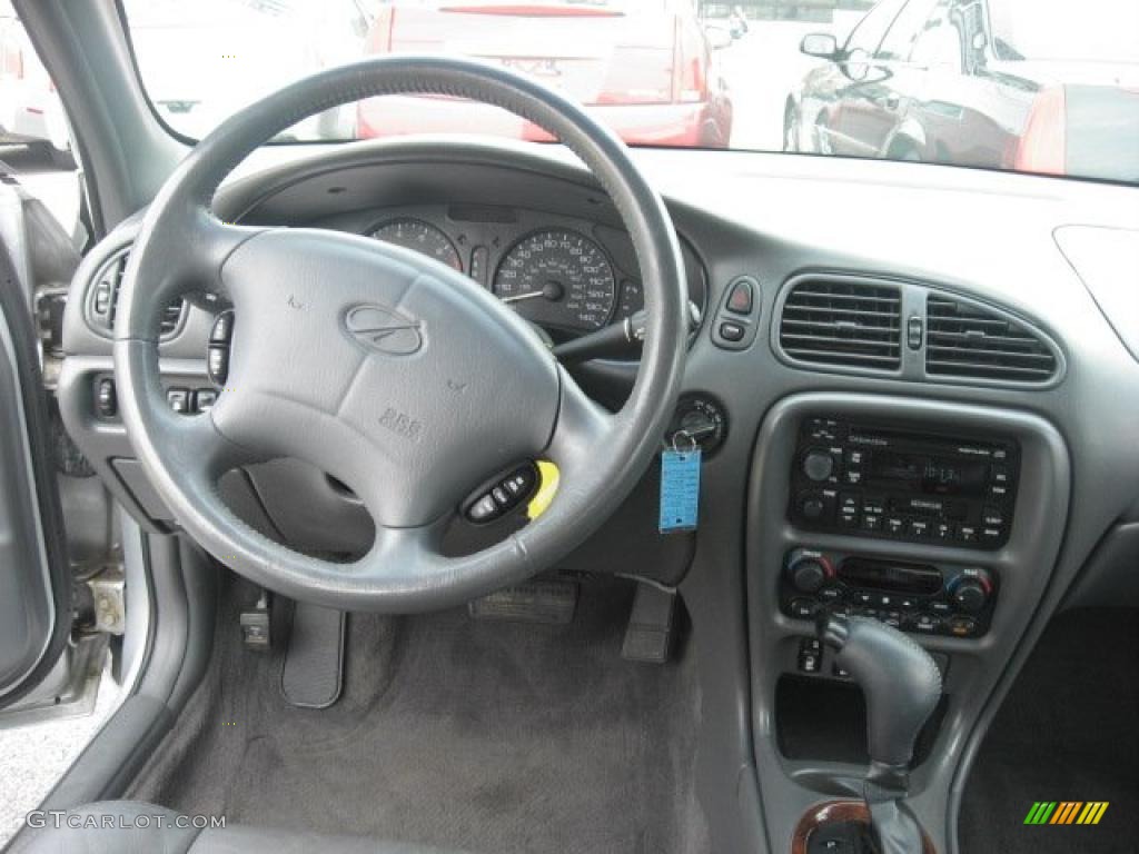 2000 Intrigue GLS - Silver Mist Metallic / Dark Gray photo #12